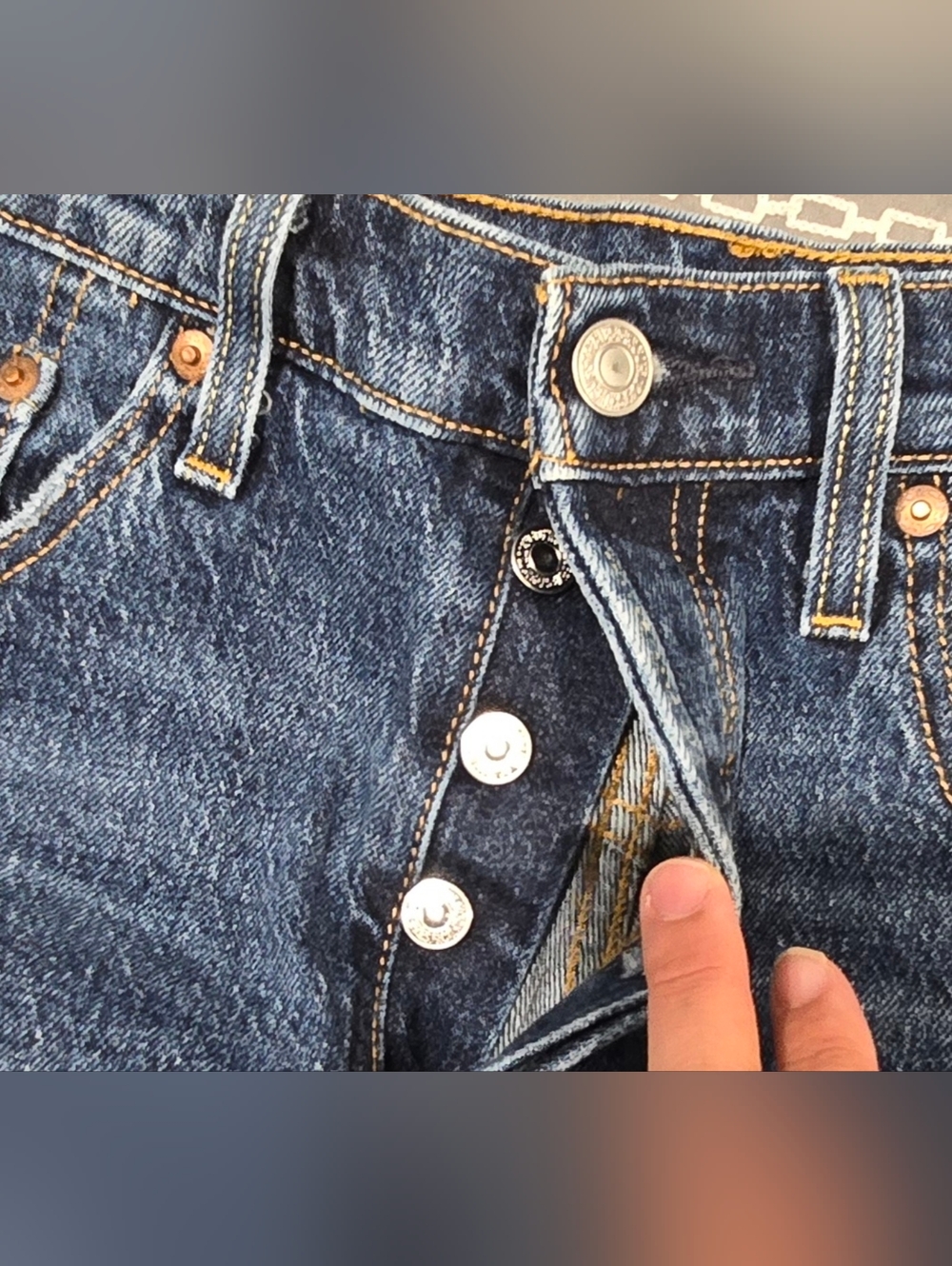 Levis High Waisted 501 Denim Shorts Size 30 - Picture 4 of 9